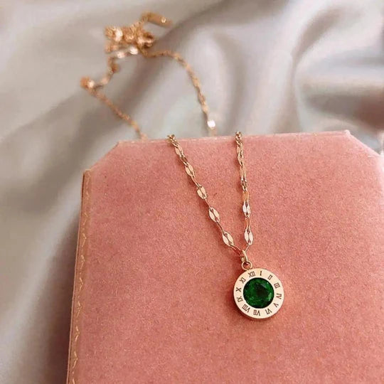 Emerald necklace in gold
