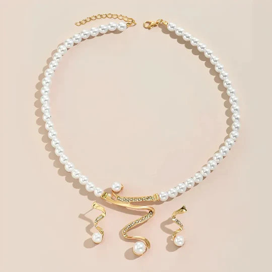 Set of necklace and earrings made of natural pearls.