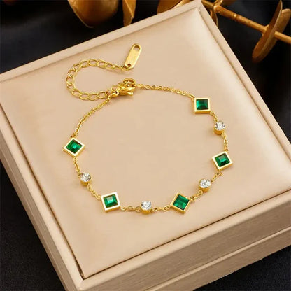 Carolina bracelet with emerald.