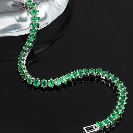 Bracelet with emerald stones