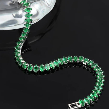Bracelet with emerald stones