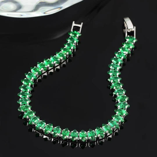 Bracelet with emerald stones