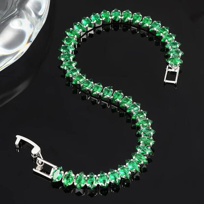 Bracelet with emerald stones