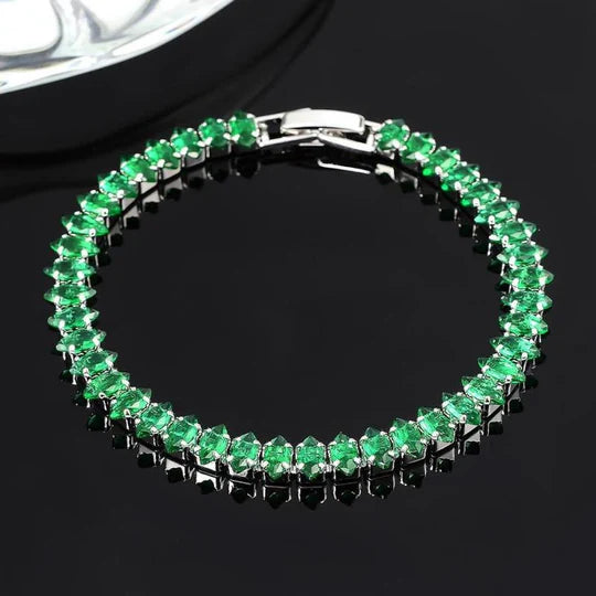 Bracelet with emerald stones