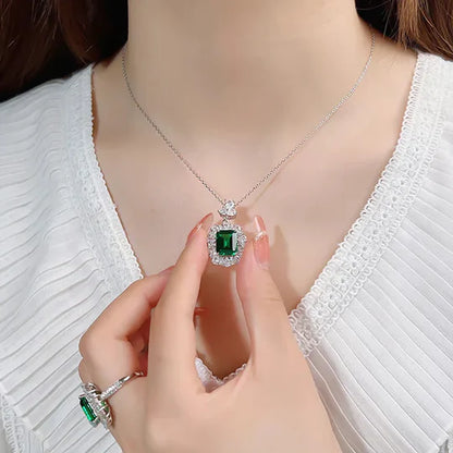 Gisela Stone Necklace with Emerald