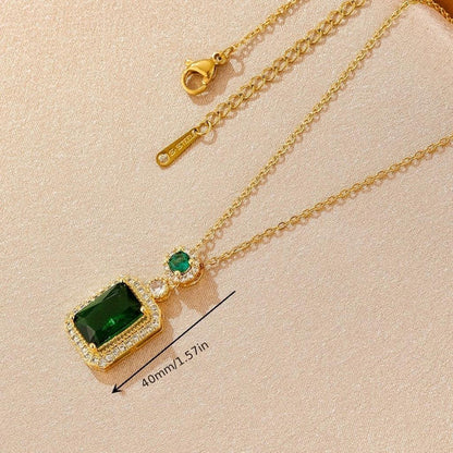 Greta necklace with emerald stone