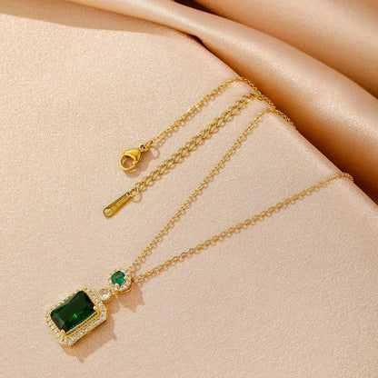 Greta necklace with emerald stone