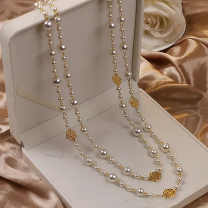 Elegant gold necklace with a small pearl.