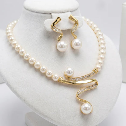 Set of necklace and earrings made of natural pearls.