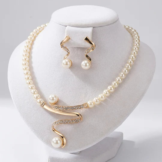 Set of necklace and earrings made of natural pearls.